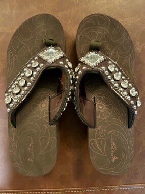 Montana West Style Rhinestone Flip Flops | Size 8 | Brown Western Bling Sandals